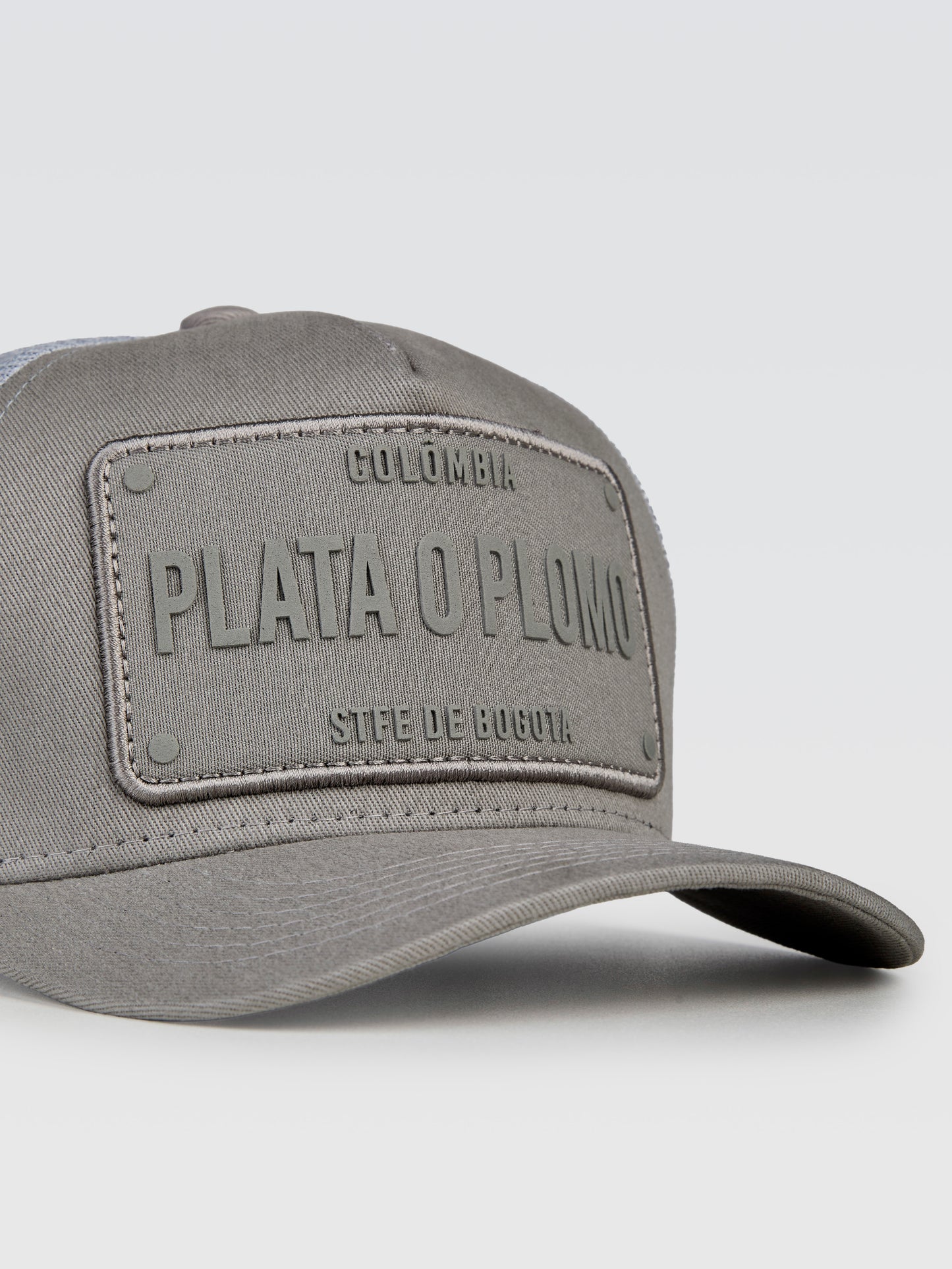 Boné Plata o Plomo Cimento