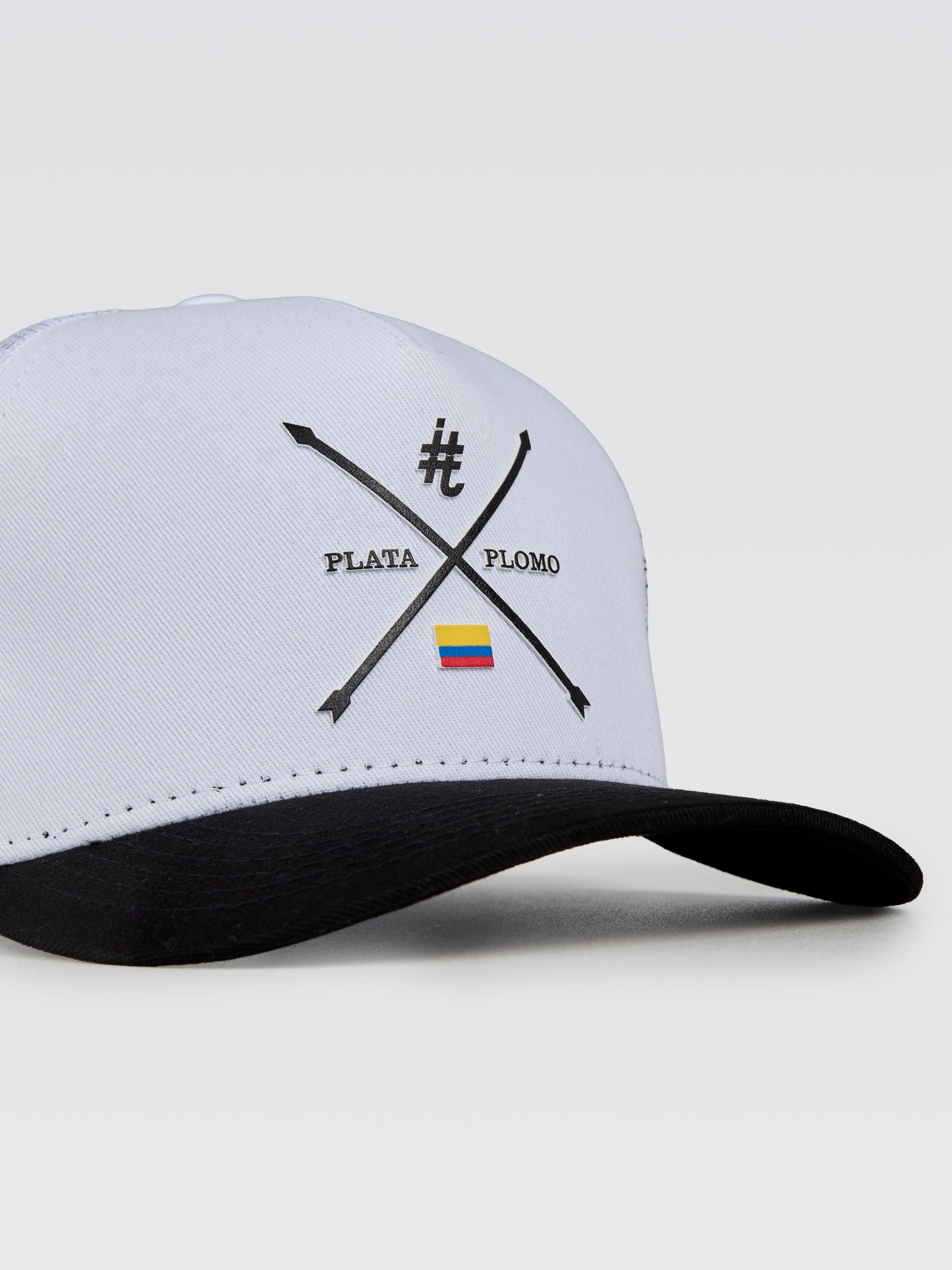 Boné Plata o Plomo X Branco Aba Preto