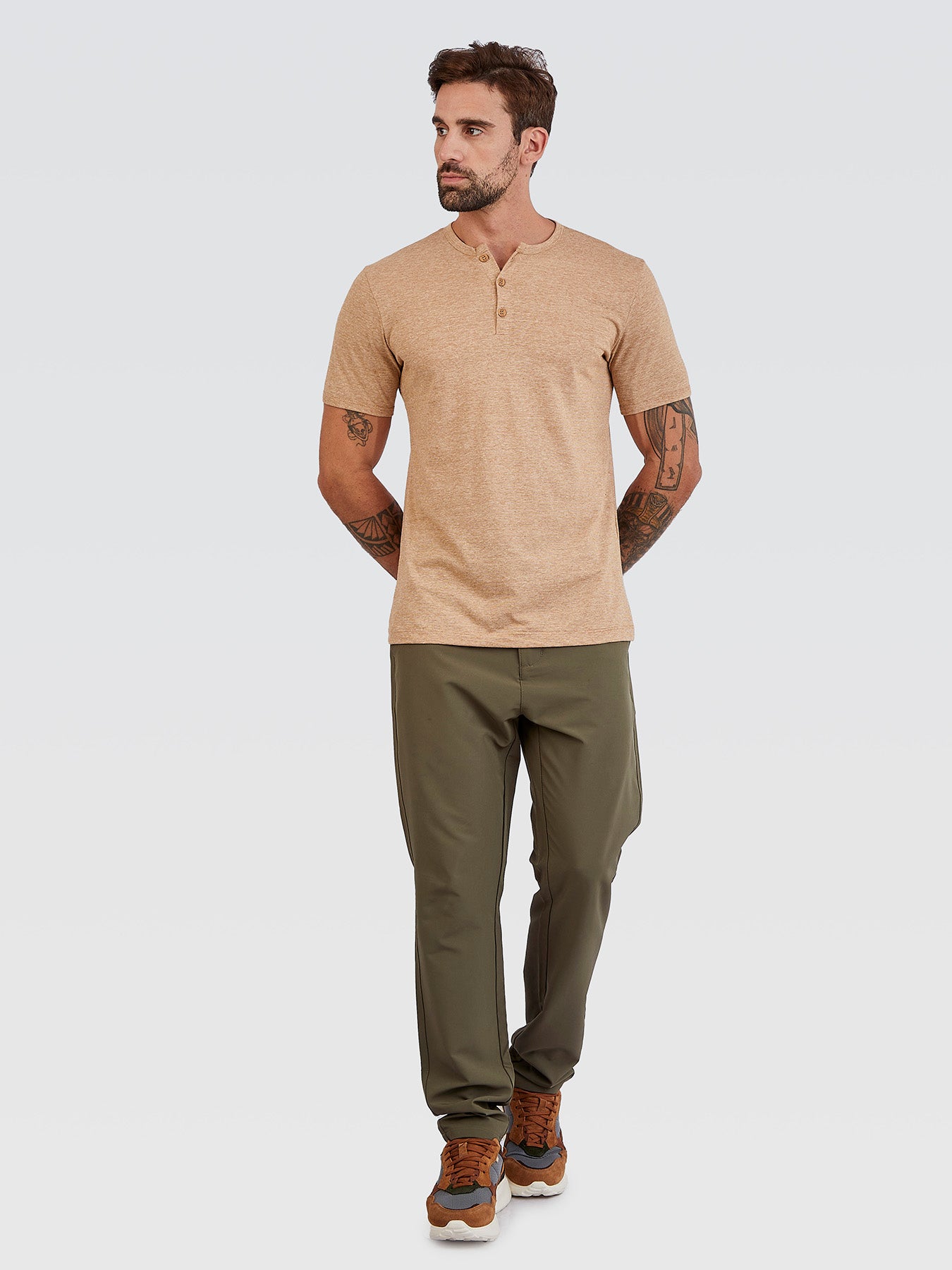 Camiseta Henley Castanho